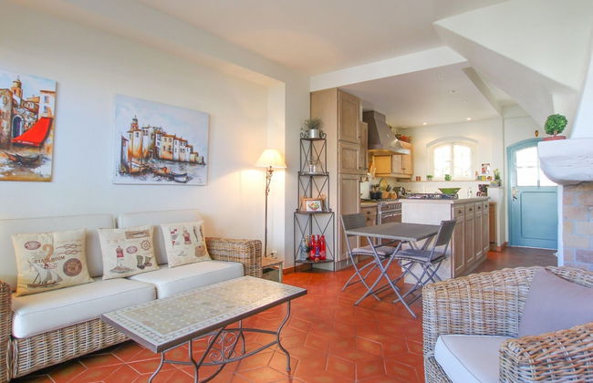 Charming Holiday Home With Terrace - Photo 5