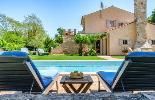 Villa Lipa for 8 persons near Pula with 41 m2 heated pool, beautiful garden, sauna & kids playground - Foto 3