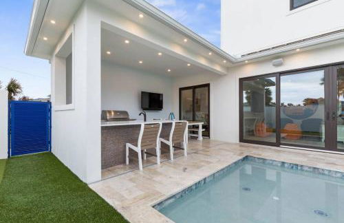 Flagler Beach Oceanfront Luxury | 5BR, Dog-Friendly, Sleeps 12 - Foto 6