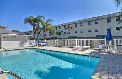 Large Balcony and Water Views Indian Shores Condo! - Foto 35