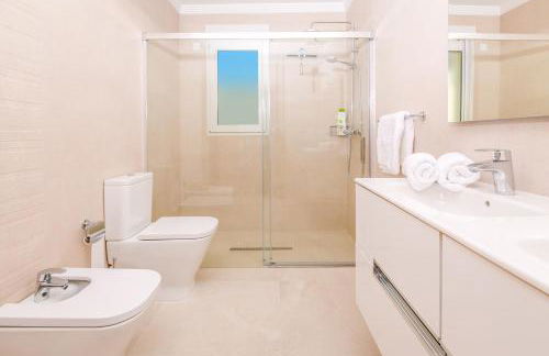 Casa Juana is a modern, luxury, exclusive, 6 bedroom villa. - Foto 2