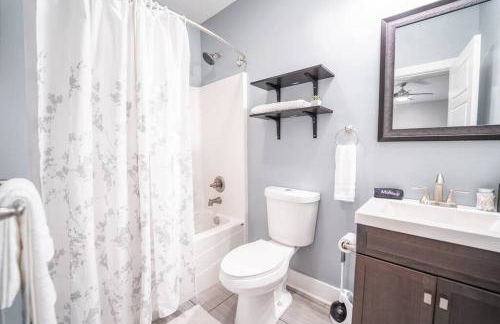 Luxury w/SoakTub* King with 3BR - Foto 10