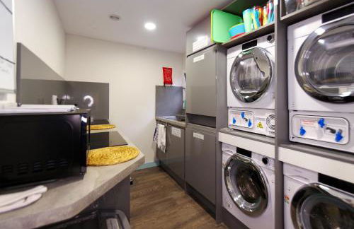 Fun holiday lodges in historic walled garden near Falkirk, Heart of Scotland Holidays - Foto 28