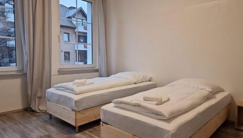 Tolstov House - 5 Room House with Terrace - 35 Min to Messe DUS - Foto 4
