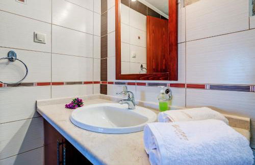 Hectoras Villa in Plaka BY APOKORONAS-VILLAS - Photo 76