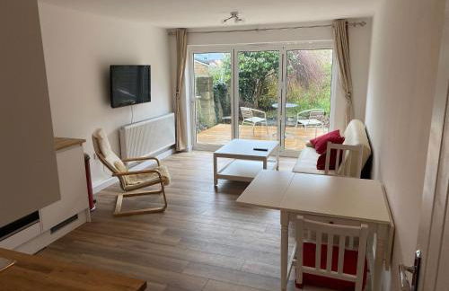 Adorable One-Bedroom Flat With Patio Garden. - Foto 1