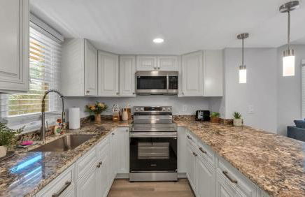 6 Bedroom with Guest House Walk to Lake & Shops - Foto 8