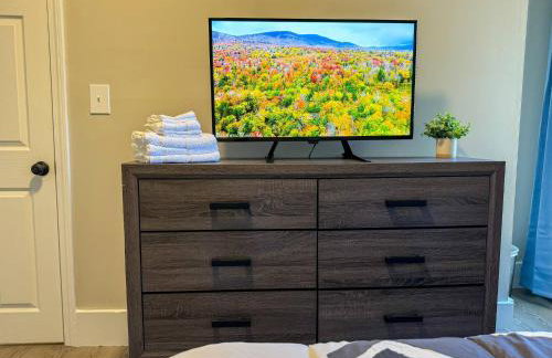 New Remodel | Mins to DHMC & Hanover | Explore NH - Foto 3