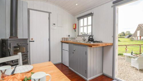 The Shepherds Hut - Photo 4