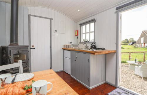 The Shepherds Hut - Photo 4