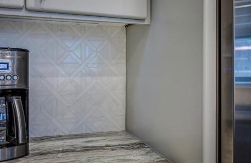 Cozy mountain home w riverfront patio - Foto 61