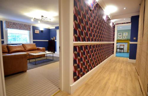 Imperial King apt, Cheltenham centre, dedicated free parking - Photo 12