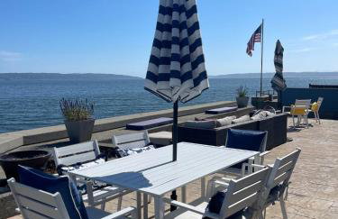 Beachfront Luxury with 4BR and Views - Foto 17