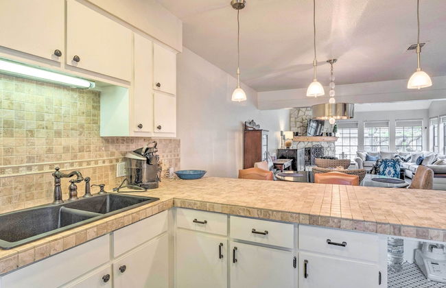 Horseshoe Bay Townhome w/ Patio & Outdoor Pool - Foto 12