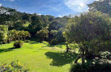 Chácara Casa Amarela - estrutura completa de lazer - ambientes elegantes e exclusivos - campo de futebol e bocha - piscina - lareiras - 10 min Rota do Vinho - Foto 2