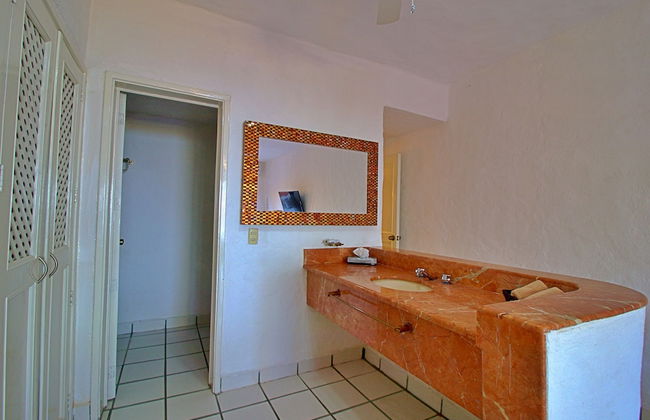 Villa Facing the Beach in a Large Terrace 7 Pools, Tennis Courts, 247 Security - Foto 3