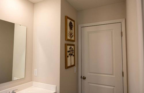 Holistic Campus Rental, LLC - Private Bedrooms in Shared Home with Shared Kitchen - Foto 34