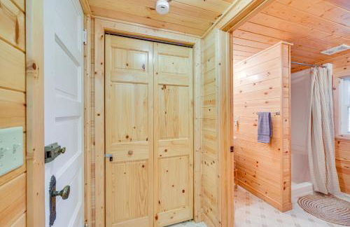 Secluded Lakefront Gem on 300 Acres in Webster - Foto 14