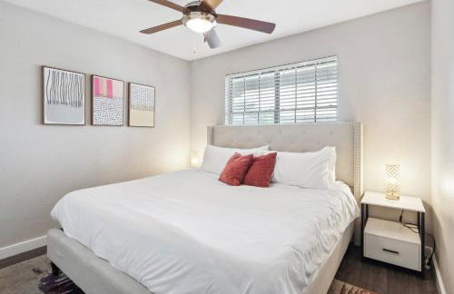 Economy King Bed Suites w Pool, Next to Downtown - Foto 11