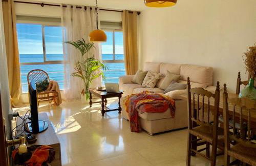 Stunning Sea View - Photo 1