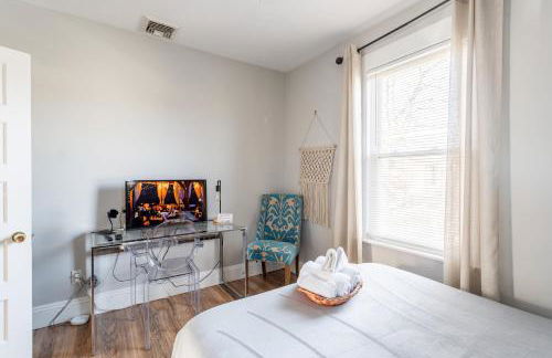 Sunny & Spacious 2BD 1BA WFH Apt-Huge Yard & Patio - Foto 8