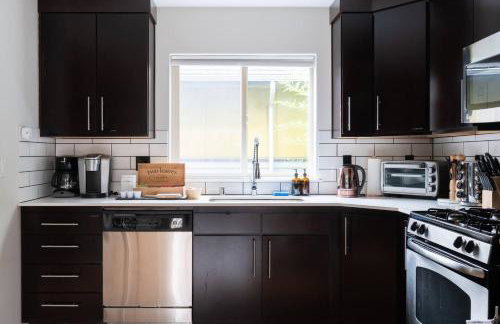 Stylish Urban Loft wFloating Stairs&Fireplace - Foto 4