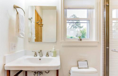 Two Bedroom, Two Newly Renovated Bathrooms, Deck - Foto 32