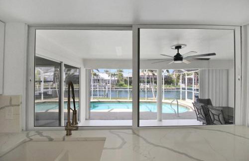 Chic & modern canal-front retreat with private pool - Azure Tides - Photo 44