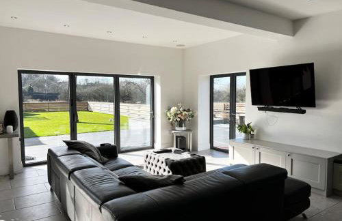 Manchester Luxury Country House Close To The City With Hot Tub & BBQ Fire Pit. - Foto 41