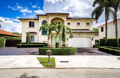 Luxury Tropical Living , 4BR w Backyard Pool Oasis - Foto 2