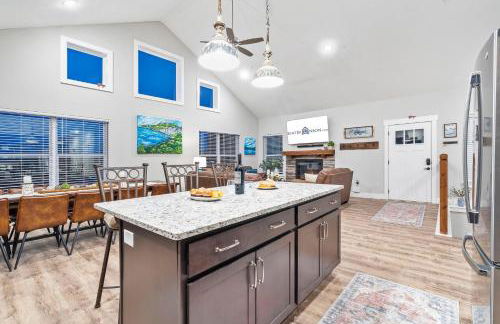 Private Hot Tub, Lake View, 24400 of Free Daily Tickets, Unique Floor Plan! - Foto $