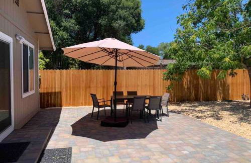 Charming Sonoma Cottage 2BD and 2BA Close to Plaza - Foto 45