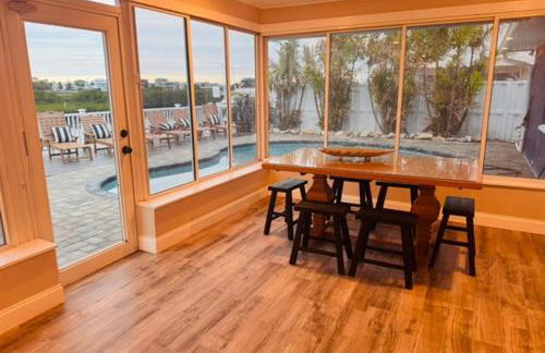 Gorgeous vacation home on the water with heated pool and sand! - Foto 9