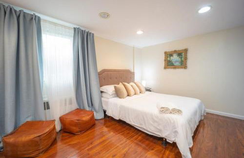 Bright 3bed basement with backyard & free parking - Foto 16