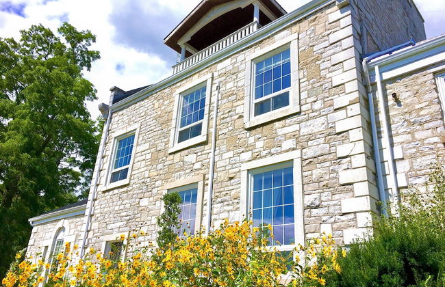 All Suites Whitney Manor - Photo 40