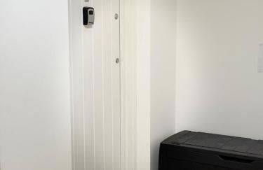 Luxury Super-King Bed Flat in Town Centre - Photo 20