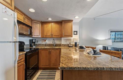 Ocean Views from Your Private Balcony! Sunglow Resort 606 by Brightwild - Foto 13