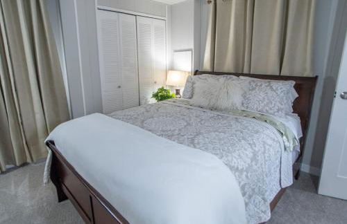 Cozy and Stylishly-Walk To The Beach - Sleeps 5 - Foto 8