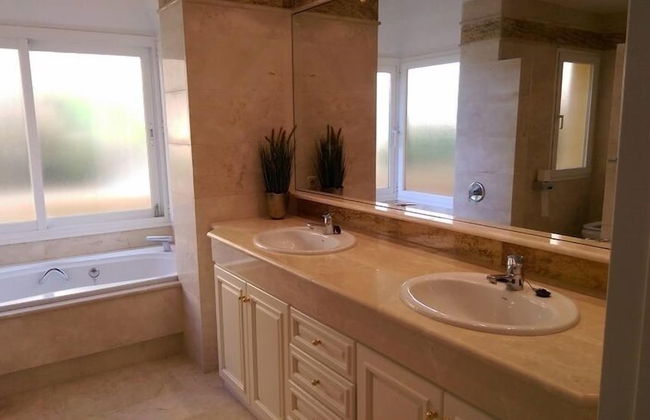 Grand Front Line Location Apartment- Heated Pool - Foto 11