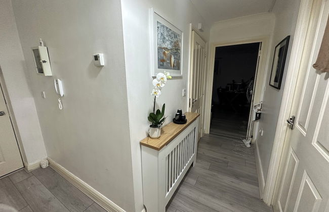 Charming Mi Casa Es Tu Casa 2-bed in Dagenham - Photo 12