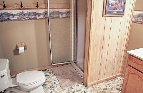 Wonderful Home on Sand Lake with Expansive Porch! - Foto 42