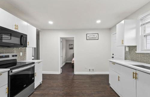 Two Dulles homes 1 price sleeps 16 w-EV parking - Foto 75