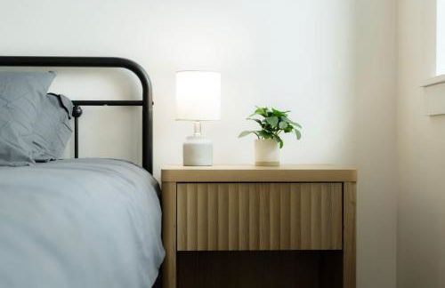 Above The Roots - Stylish 1BD on the Square - Foto 28