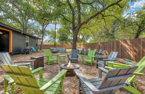 New-The Mod Poppy Large home 10 minutes from it all - Photo 46