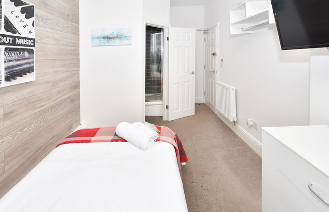 Townhouse @ Lord Street Crewe - Photo 9