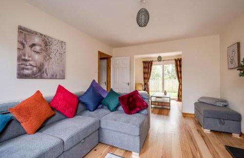 Stylish & spacious 3 bedroom entire house in Lisburn with parking - Foto 5