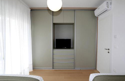 New luxury air-conditioned apartment, with jacuzzi, free parking and gardens - Foto 17