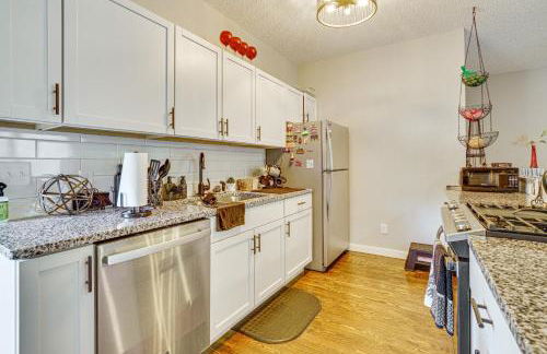 Walk to Bites and Whittier Park Uptown Getaway! - Foto 10