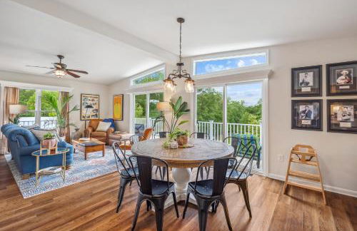 Trailblazer Lodge - Upscale, hot tub, trail, game room, wifi, fire pit, bar, pool table, king bed, view, pet friendly - Photo 19