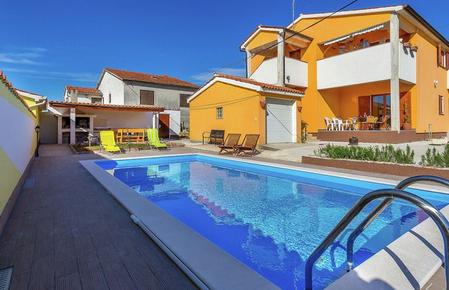 Detached House With Swimming Pool Near the Sea - Foto 14